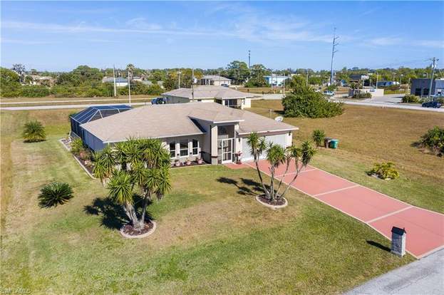 Building Photo - 703 NE 23rd Terrace