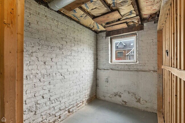 Building Photo - 1648 East Ave