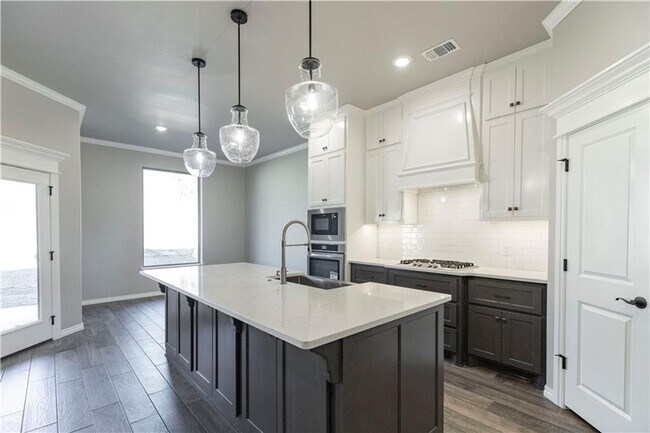 Building Photo - Very Nice 4 Bedroom, 3 Bathroom 3 Car Garage Home with Storm Shelter