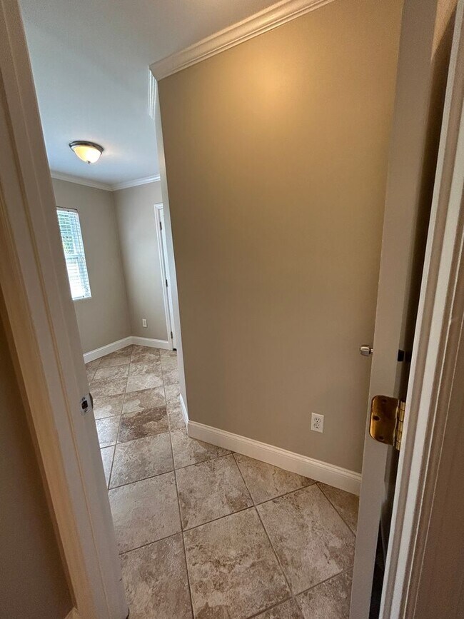Building Photo - Charming 2 Bedroom/2.5 Bathroom home in Sandfly