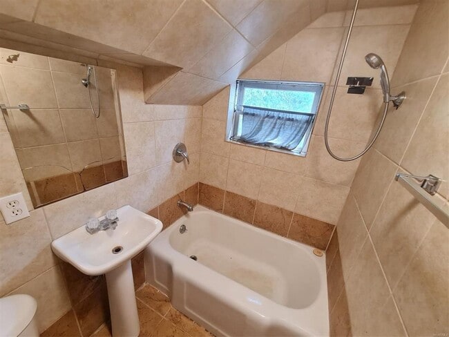 Building Photo - 2305 Yancey Ave