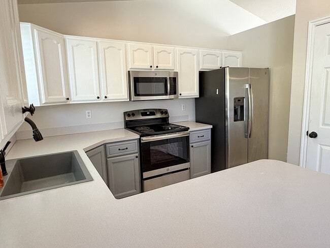 Building Photo - 2022 N 850 W
