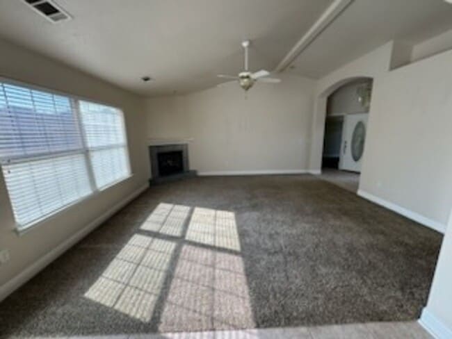 Building Photo - 3 Bedroom Home in Beautiful Lake California!