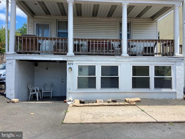 Building Photo - 849B Street Rd