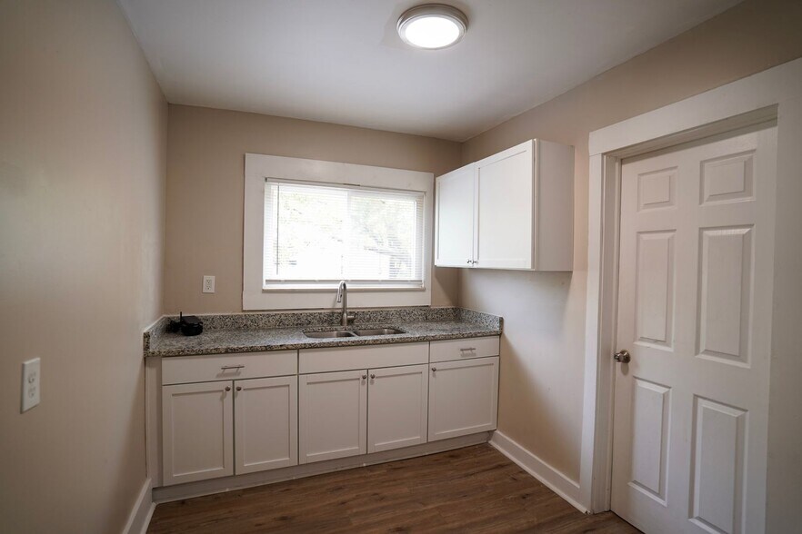 Building Photo - 12078 N Martindale St