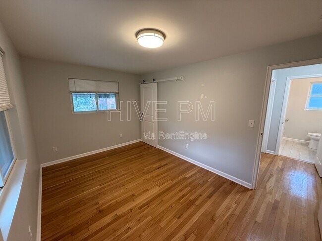 Building Photo - 5425 Stewart Ave