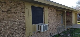 Building Photo - 604 Alexander