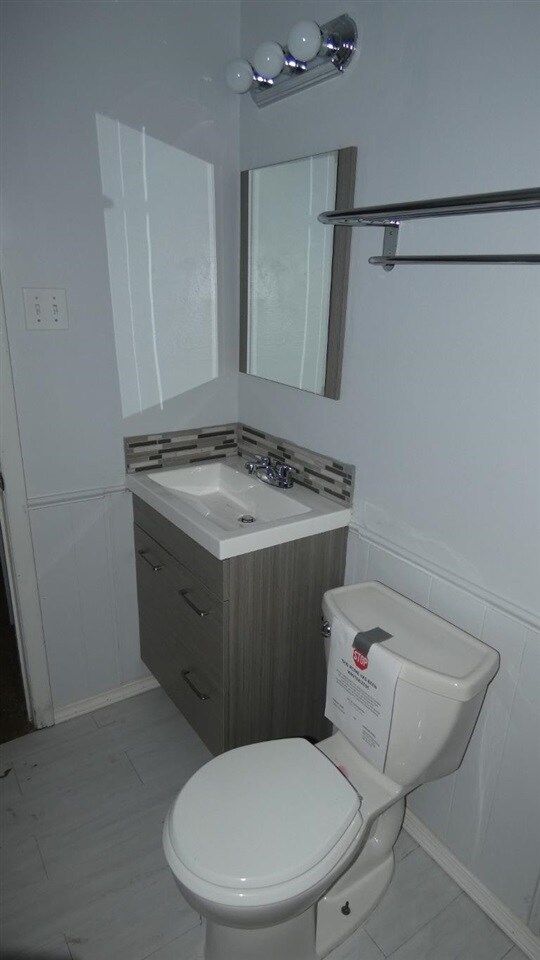 Building Photo - 605 SW 45th St