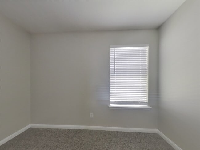 Building Photo - 2055 Sweet Lilac Dr