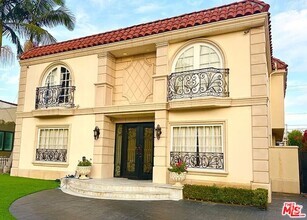 Building Photo - 268 S Palm Dr