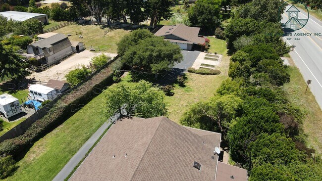 Building Photo - Spacious & Private Four Bedroom Carmel Val...