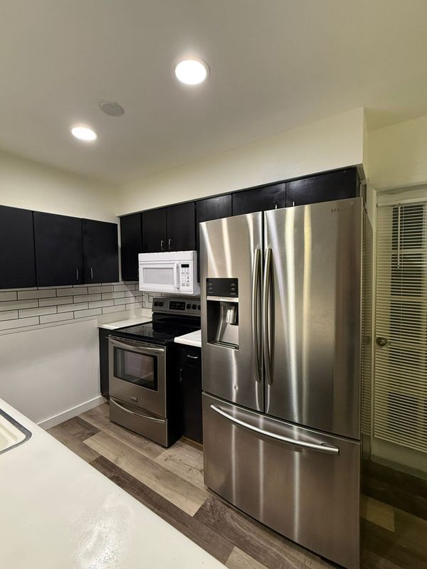 Building Photo - 217 Avenue E