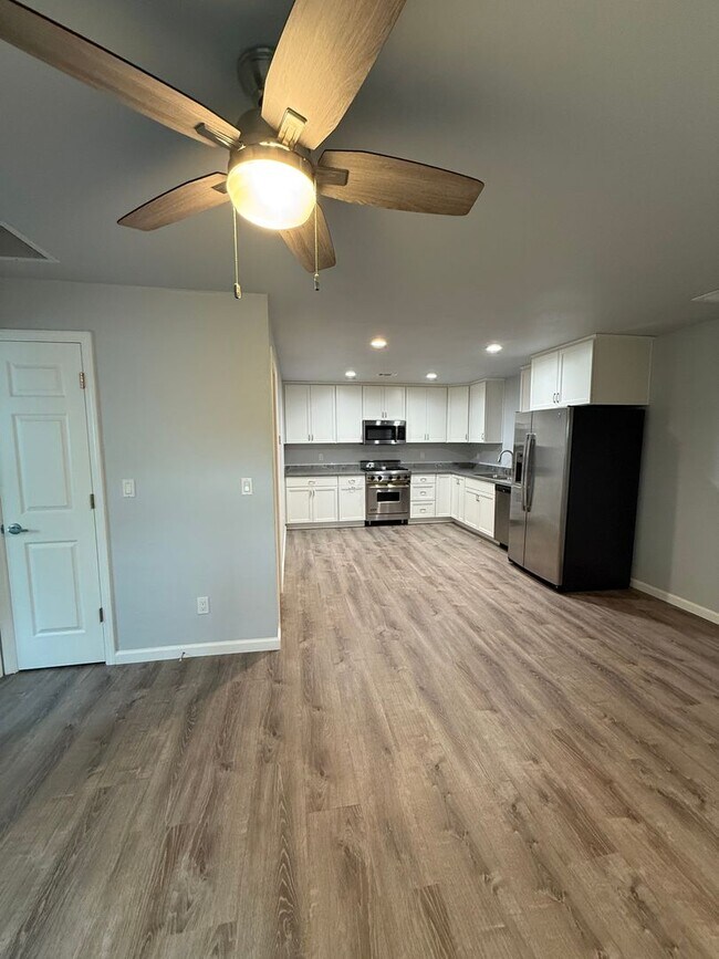 Building Photo - QUAINT ADU