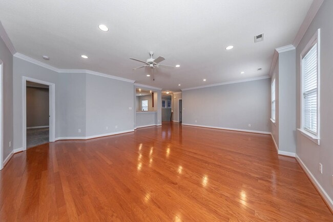 Building Photo - Golf course views in Braemar Creek 3 beds