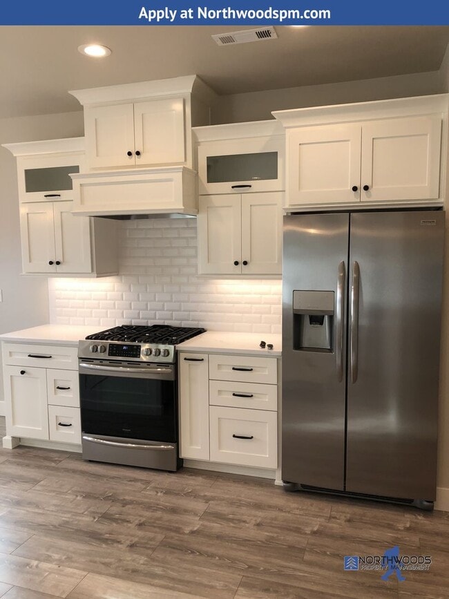 Building Photo - Newer Gorgeous Home in Desirable Neighborhood
