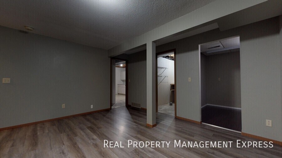 Building Photo - 4712 E Blazewood Dr