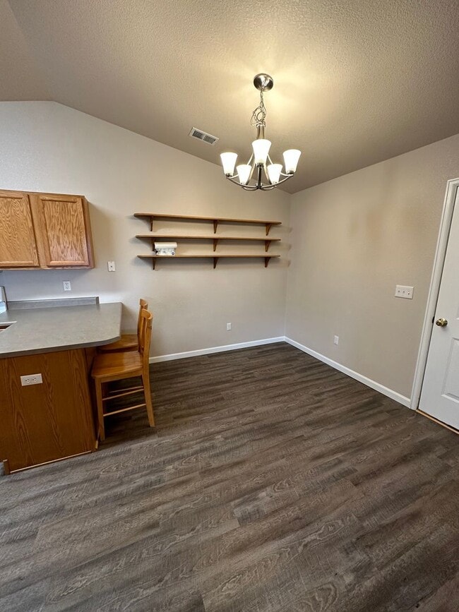 Building Photo - 2 BEDROOM, PLUS OFFICE SPACE, 2 BATHROOM, ...