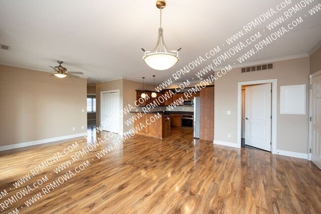 Building Photo - 14115 Airline Ave