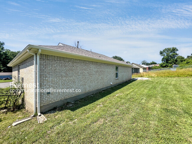 Building Photo - 3573 Russelwood Dr