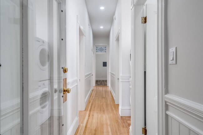 Building Photo - Remodeled pet friendly, top floor 2BR with in-unit laundry