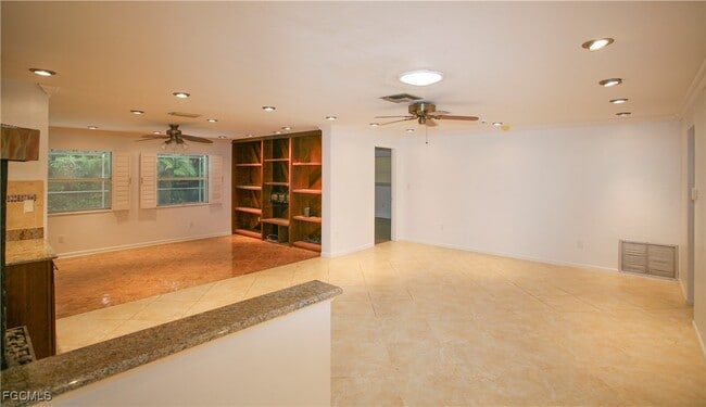 Building Photo - 1525 Covington Cir E