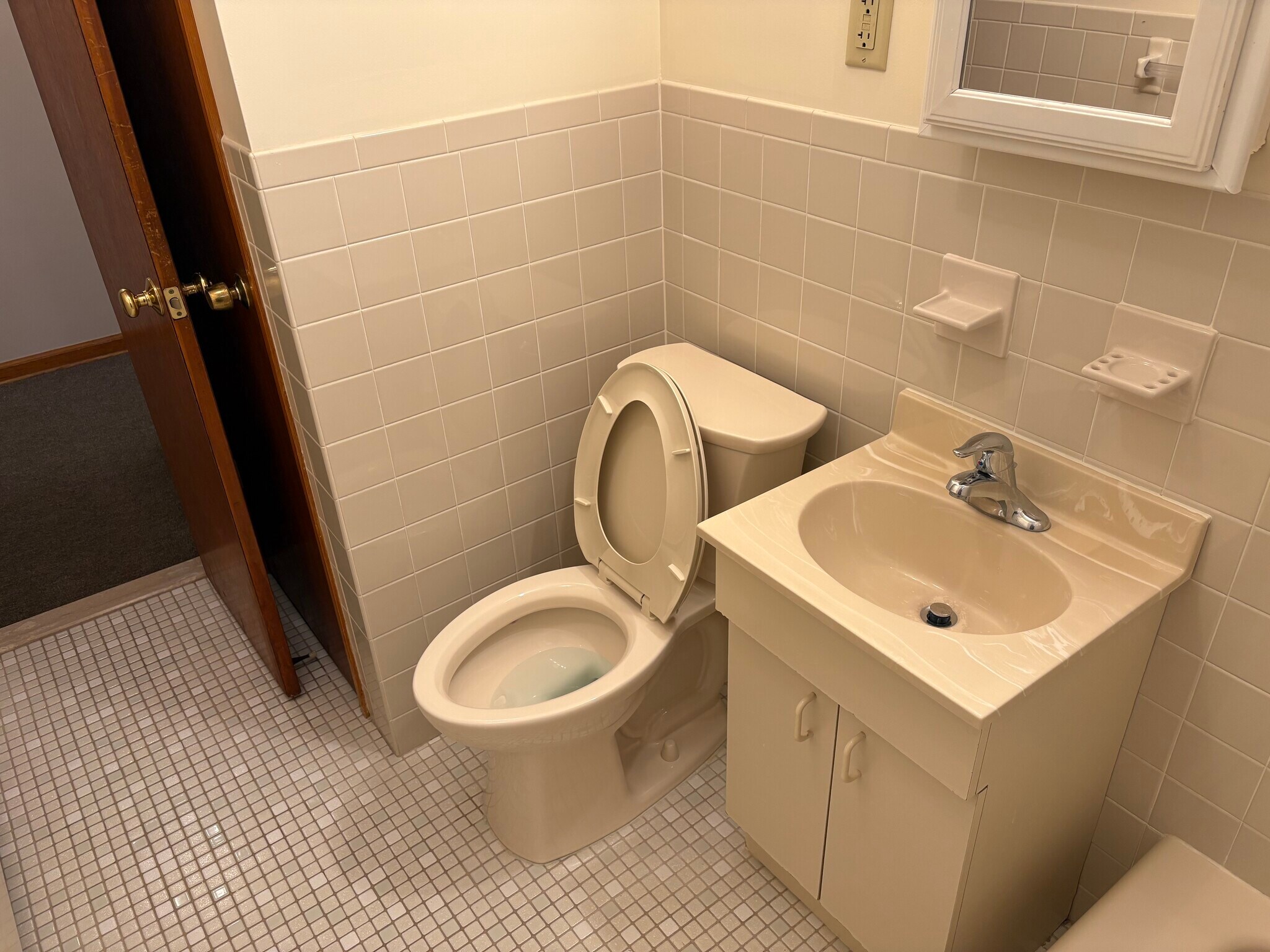 Building Photo - 1356 Roosevelt Ave