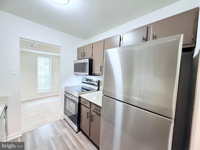 Building Photo - 7598 Gales Ct