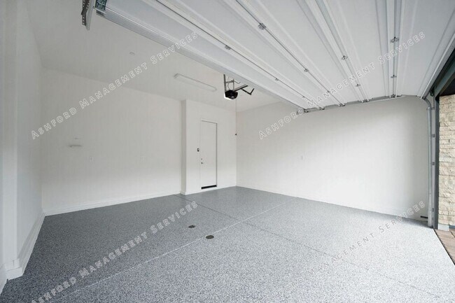 Building Photo - Luxury 3-Bedroom Townhome with Rooftop Dec...