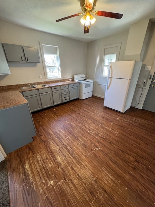 Building Photo - 2532 Miner St