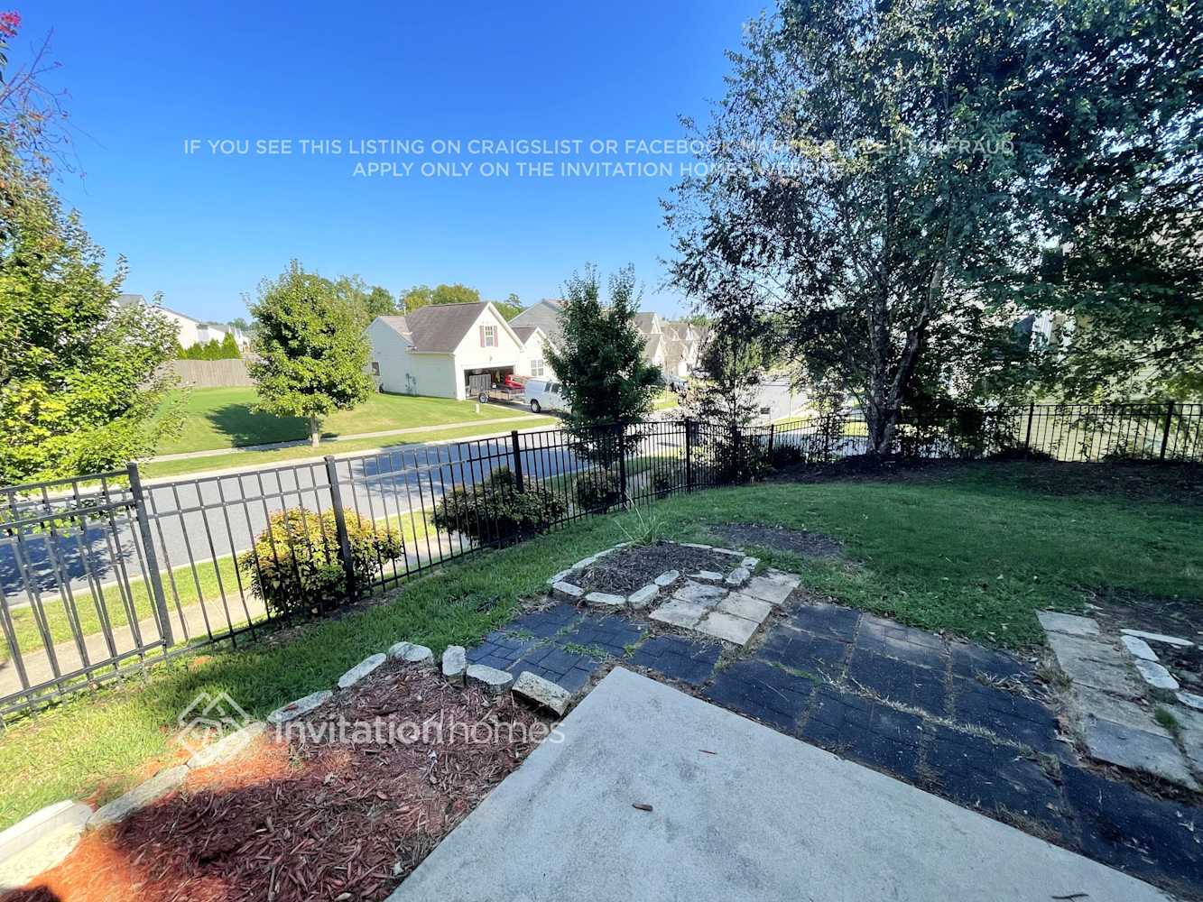 Building Photo - 1631 Eastway Dr