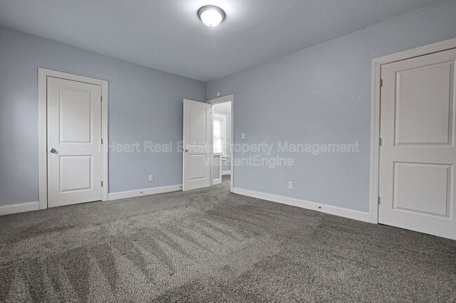 Building Photo - 914 Ellsworth Ave