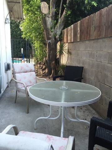 Building Photo - 6614 Noble Ave