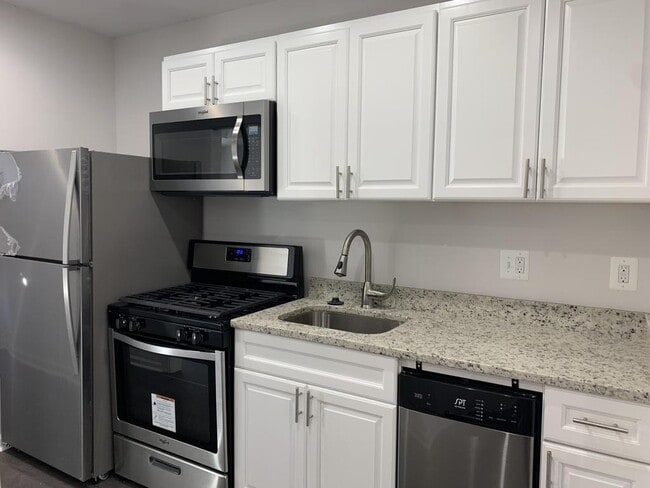 Building Photo - 1223 16th St NE