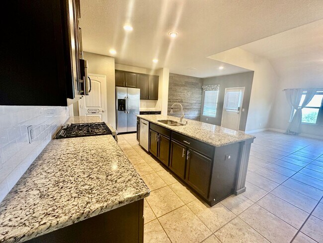 Building Photo - 1010 Bar Z Ranch