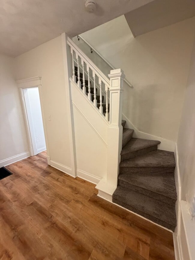 Building Photo - 441 E Whittier St