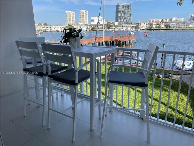 Building Photo - 400 Golden Isles Dr