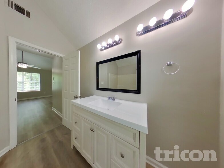 Building Photo - 65 Applewood Cir