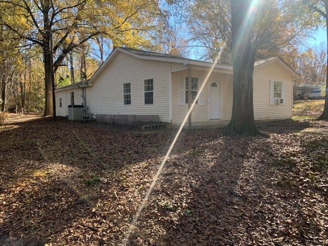 Primary Photo - Renovated 4 Bedroom 2 Bath Home for Rent!!