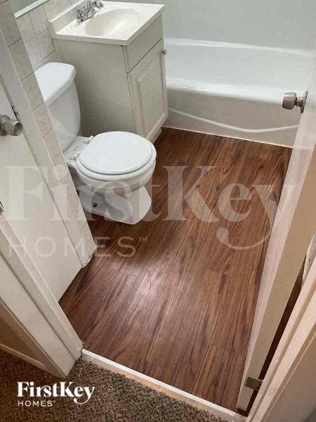 Building Photo - 1355 S Oakland Ave