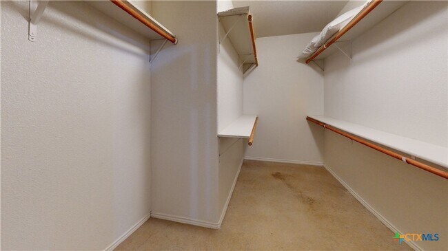 Building Photo - 2703 Tara Dr