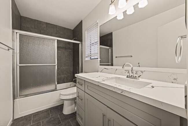 Building Photo - 13431 Clarewood Dr