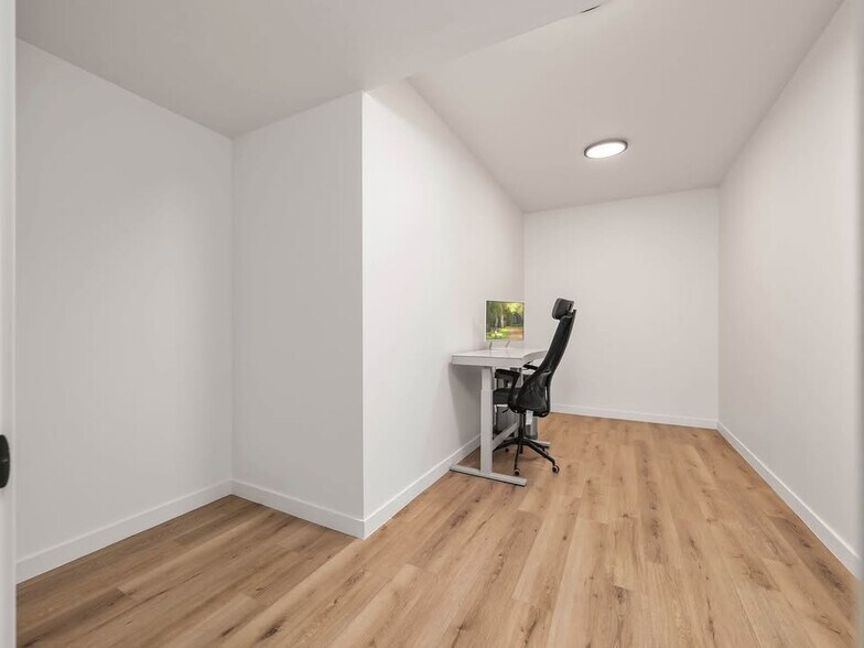 Building Photo - 6062 N Fox Cyn Rd