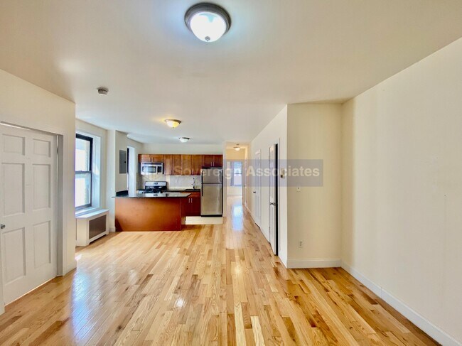 Building Photo - 686 W 204th St