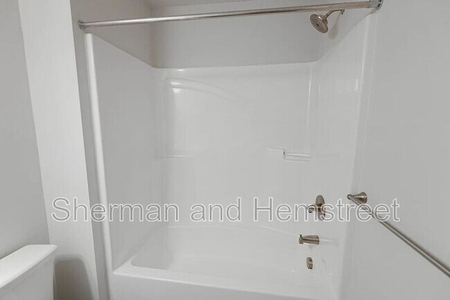 Building Photo - 2035 Lotus Dr