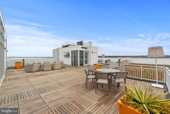 Building Photo - 925 N Fairfax St