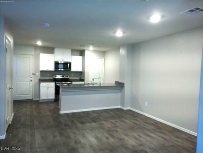 Building Photo - 351 Summer Sparrow Ave
