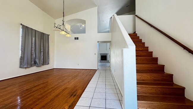 Building Photo - Eastside (Broadway and Houghton) 4 bedroom...