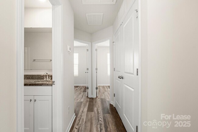 Building Photo - 117 Dogwood Vlg Trl