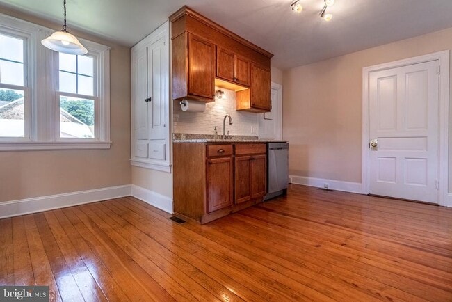 Building Photo - 110 Lyndell Rd