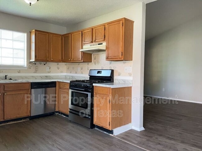 Building Photo - 608 Greenlawn Blvd